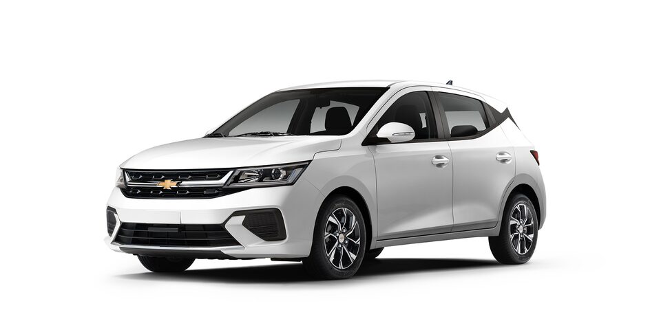 Nuevo compacto 4 puertas Chevrolet Aveo Hatchback 2025 en color blanco