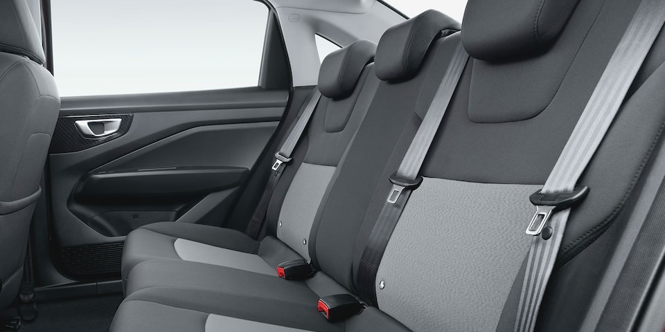 Nuevo auto tipo sedán Chevrolet Aveo 2025 en color interior tela gris