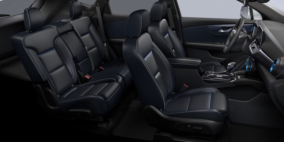 Piel negro con acentos azules de Chevrolet Blazer 2025, camioneta mediana
