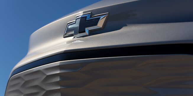 Emblemas Chevrolet en color negro.