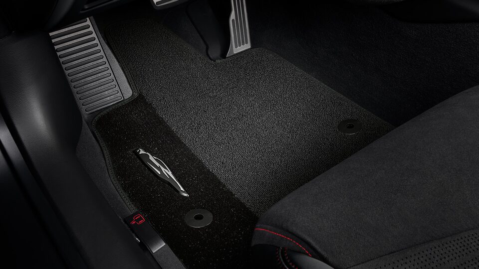 Alfombra para primera fila color gris disponible para Chevrolet Corvette Stingray 2024