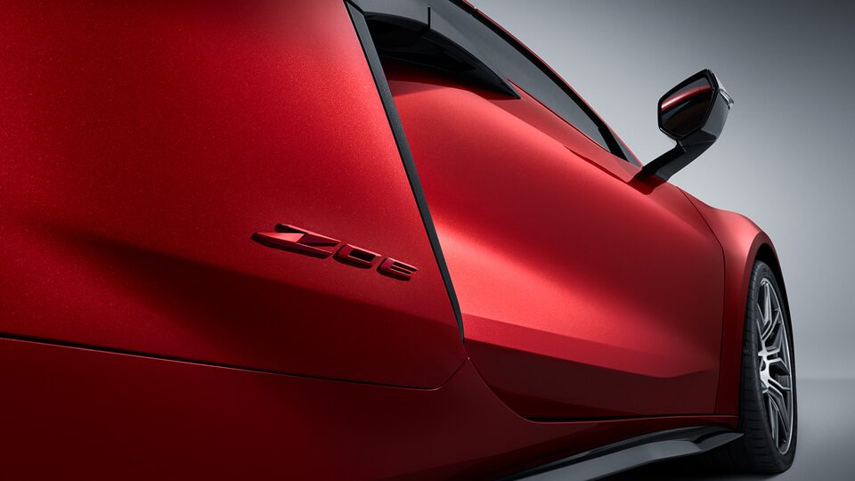 Emblema Z06 en rojo para Chevrolet Corvette 2024