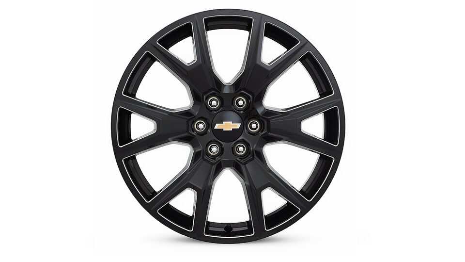 Rin en aluminio de 22 pulgadas negro metálico con detalles en plata para tu camioneta Chevrolet Silverado Turbo 2025
